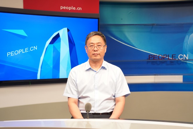 中國藝術(shù)研究院院長、黨委副書記周慶富做客人民網(wǎng)。張力洋攝